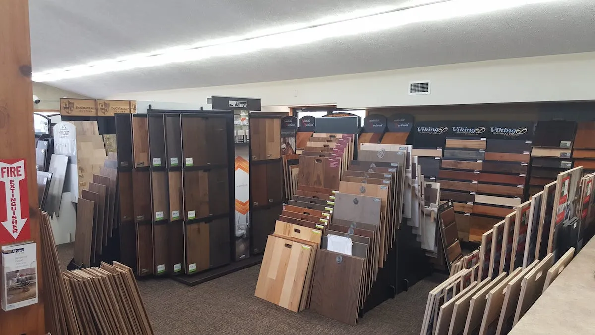 imgi_14_Rockford-Flooring-Hardwood-Displays